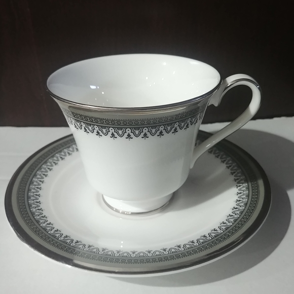 Royal Doulton Bone China 1974 Cup & Saucer Braemar H 5035...